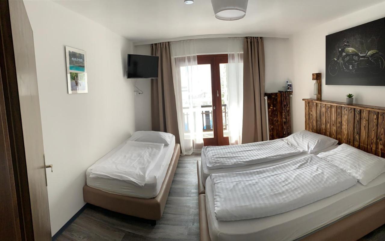 La Irmania Pension Леденицен Экстерьер фото
