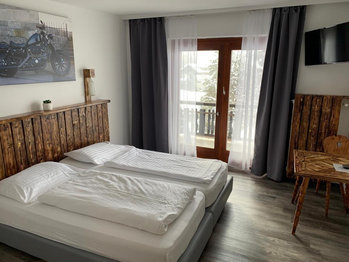 La Irmania Pension Леденицен Экстерьер фото